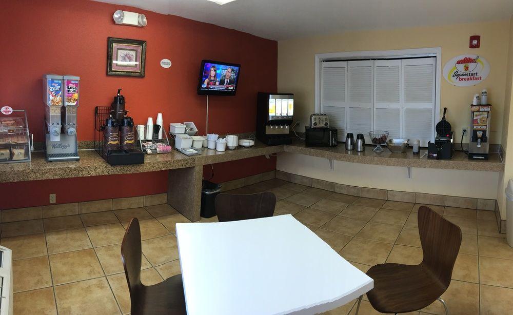 Super 8 By Wyndham Baton Rouge/I-10 Inniswold Exterior foto