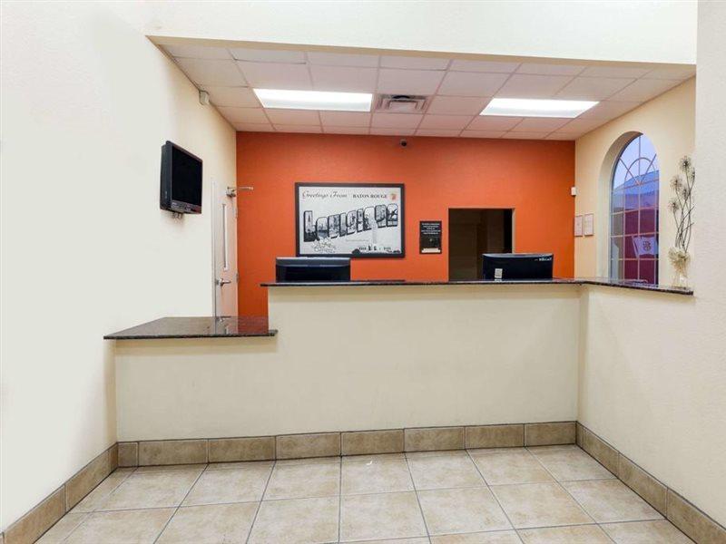 Super 8 By Wyndham Baton Rouge/I-10 Inniswold Exterior foto