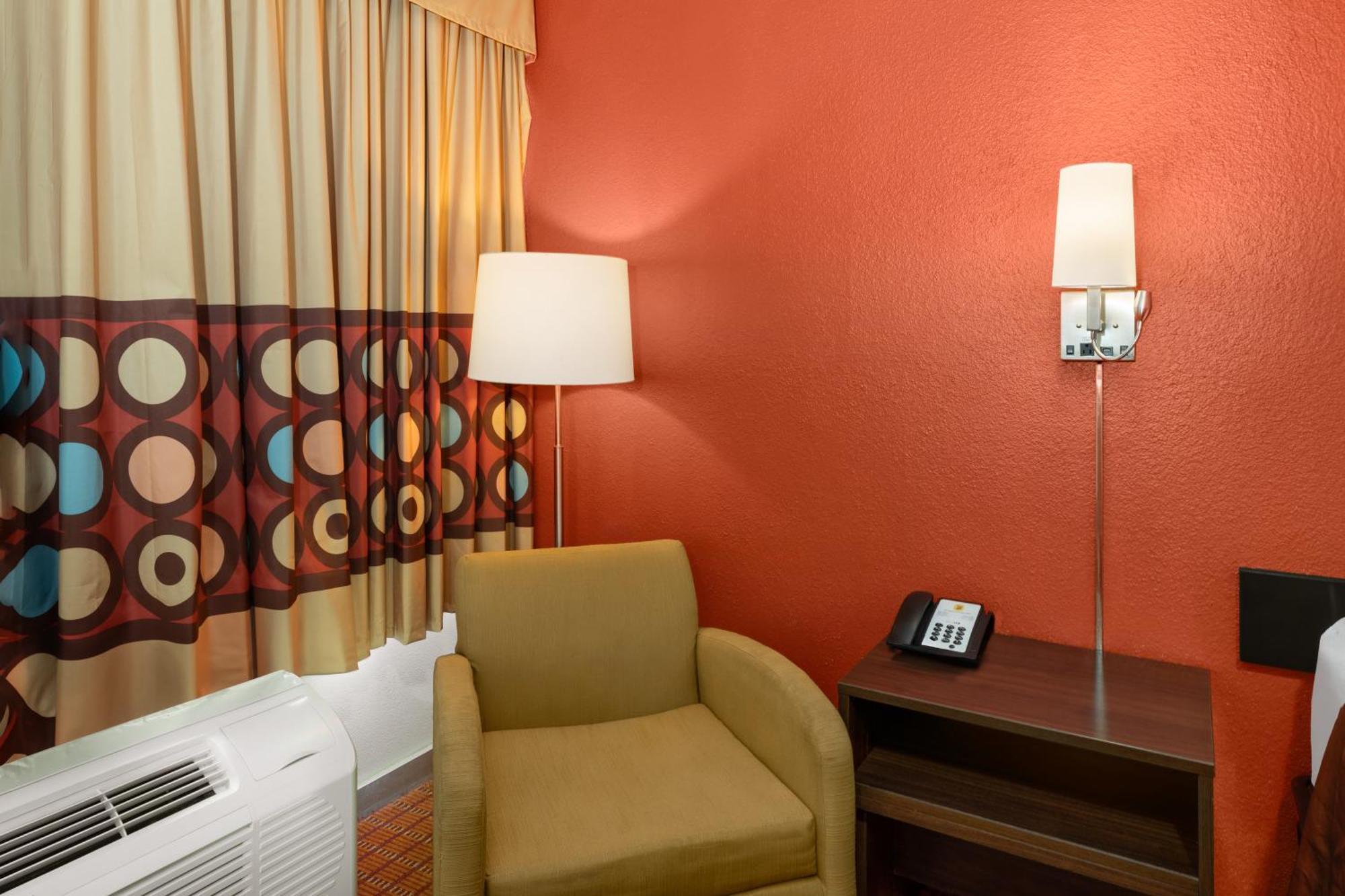 Super 8 By Wyndham Baton Rouge/I-10 Inniswold Exterior foto