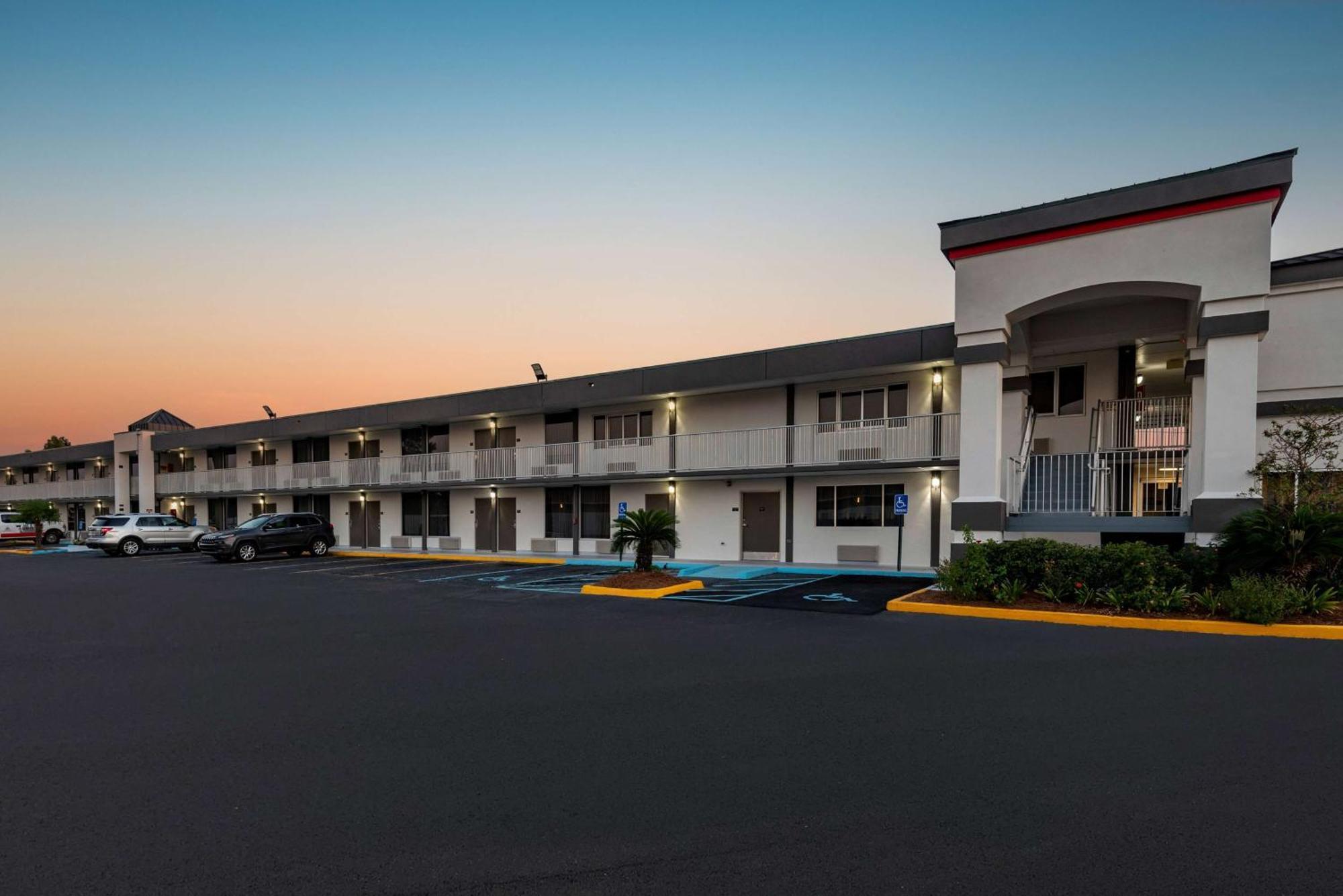 Super 8 By Wyndham Baton Rouge/I-10 Inniswold Exterior foto