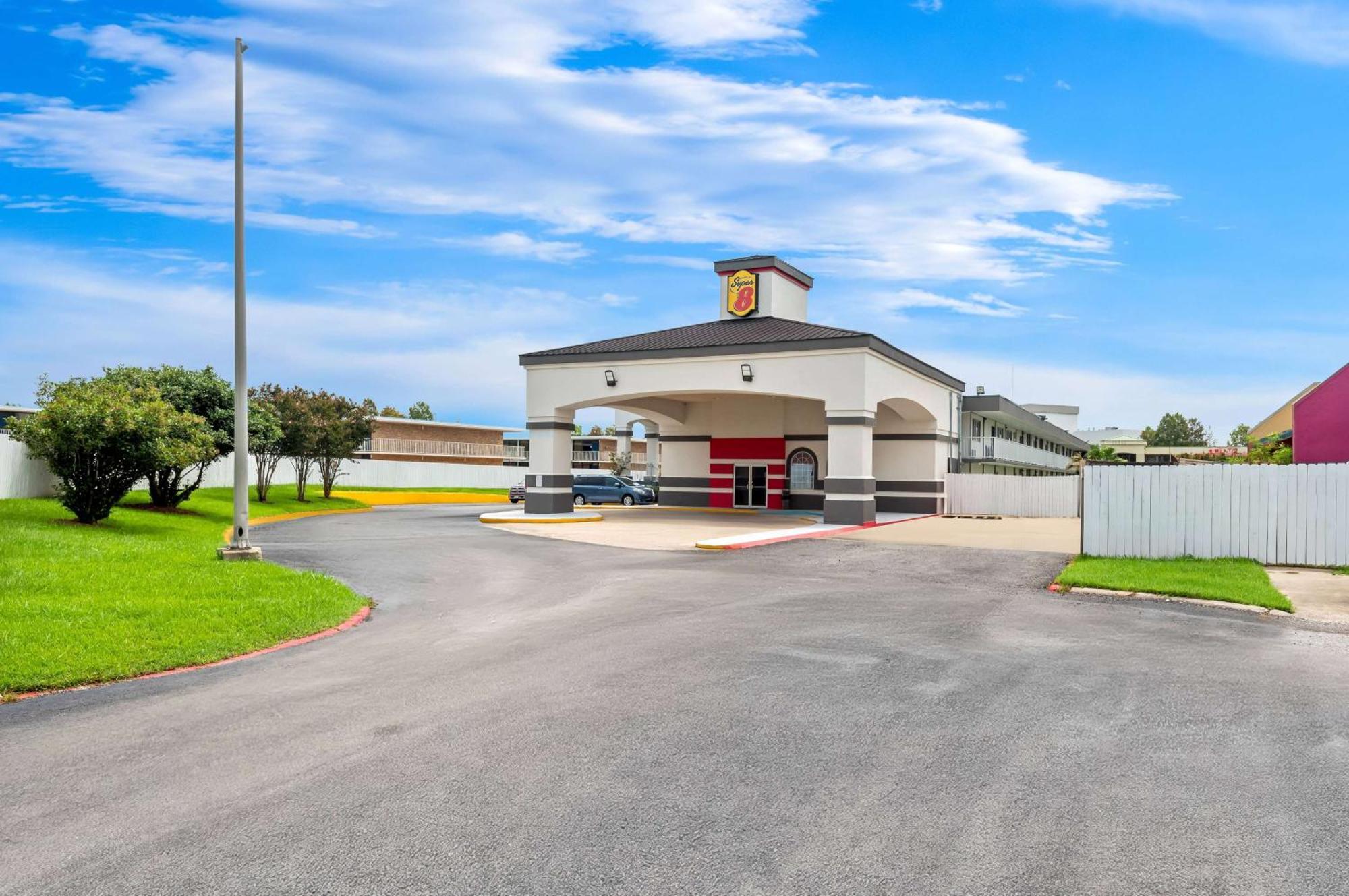 Super 8 By Wyndham Baton Rouge/I-10 Inniswold Exterior foto