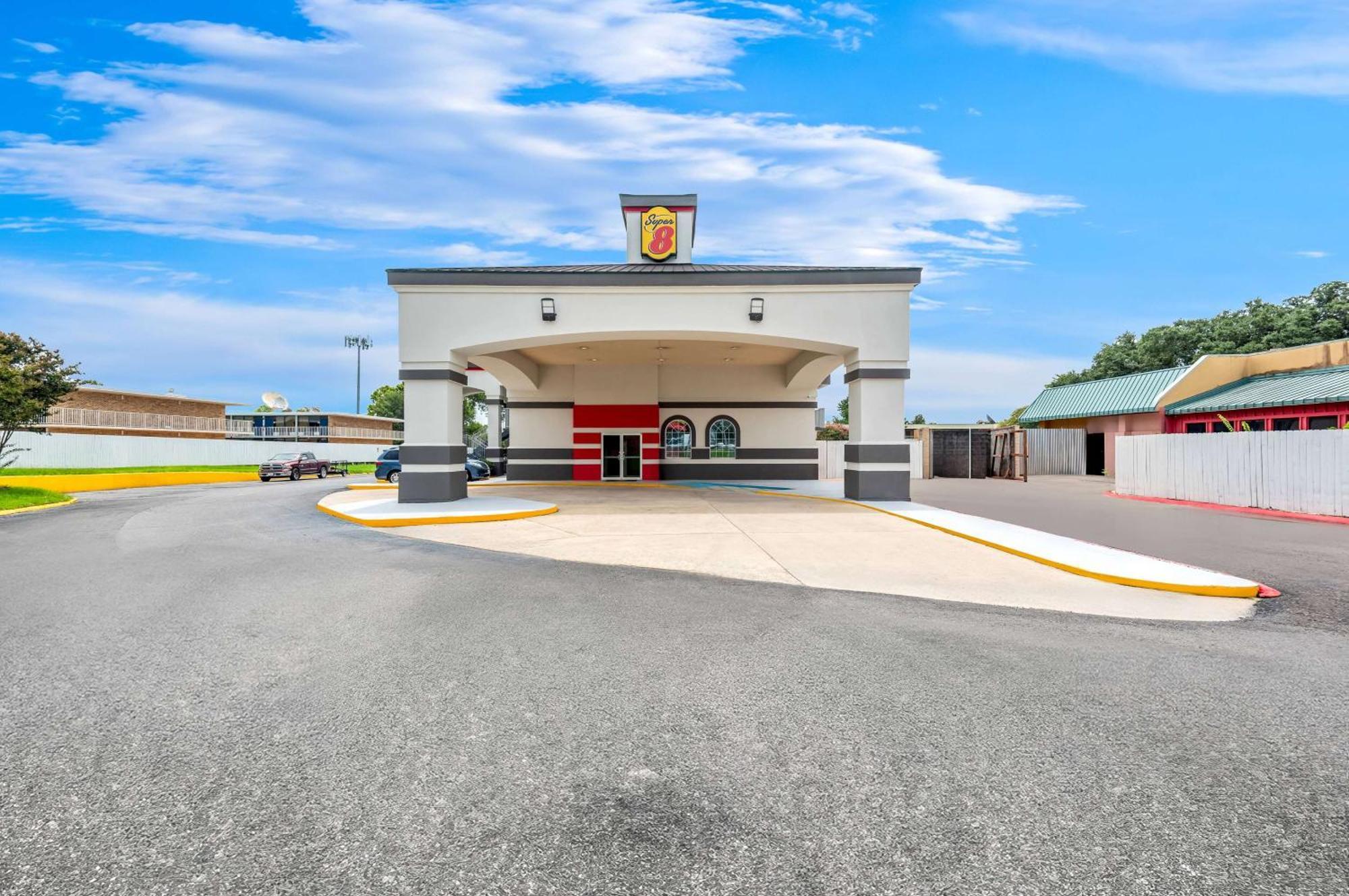 Super 8 By Wyndham Baton Rouge/I-10 Inniswold Exterior foto